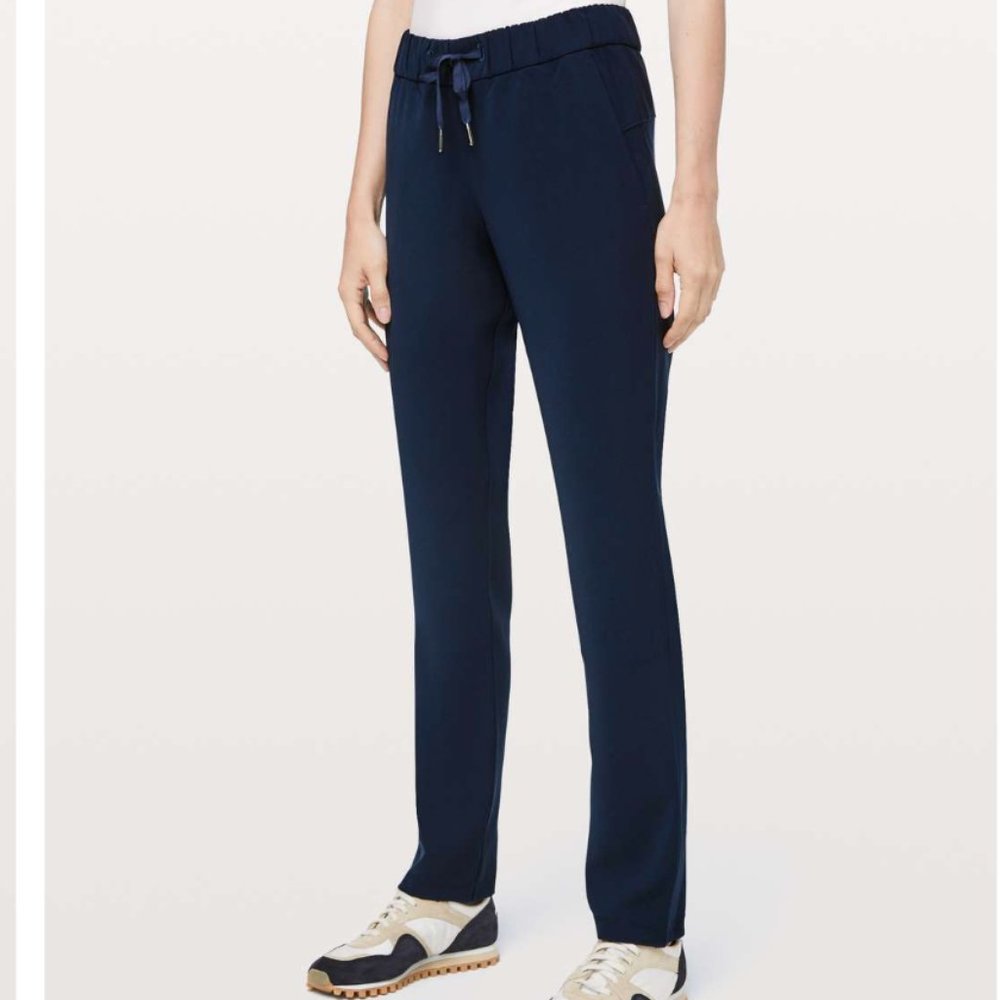 Navy Lululemon On The Fly Pant *Woven Full Length 31" Size 4